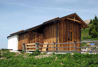 ZEBAU Zimmerei | Renovierung Bahnhof Schafbergalm