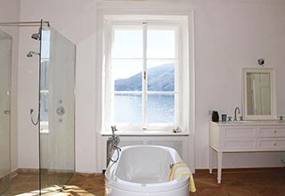 Building Company ZEBAU | Spacious bathroom