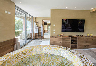 Building Company ZEBAU | Jacuzzi with gold leaf overlay