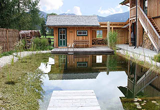 Building Company ZEBAU | Private sauna hut at the swimming pond